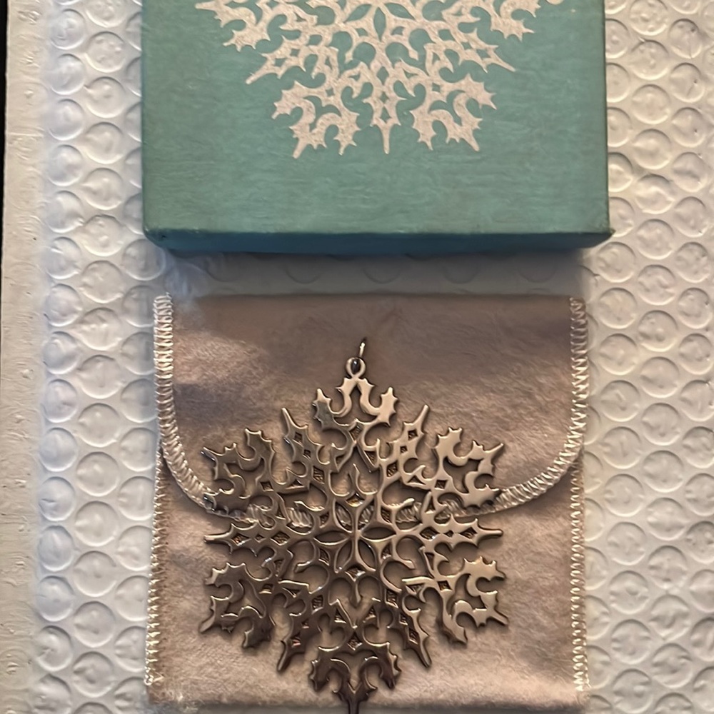 Metropolitan Museum of Art, Christmas Snowflake